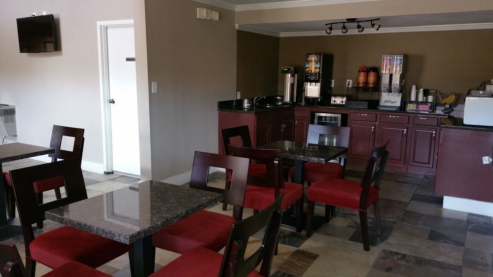 Hotel 6 Ga Airport East 2*