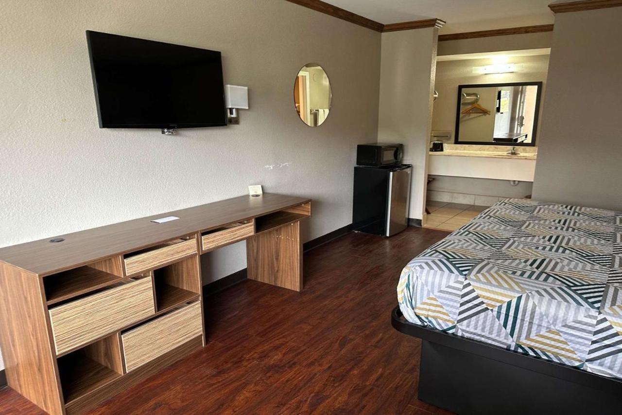 6 Ga Airport East 3*