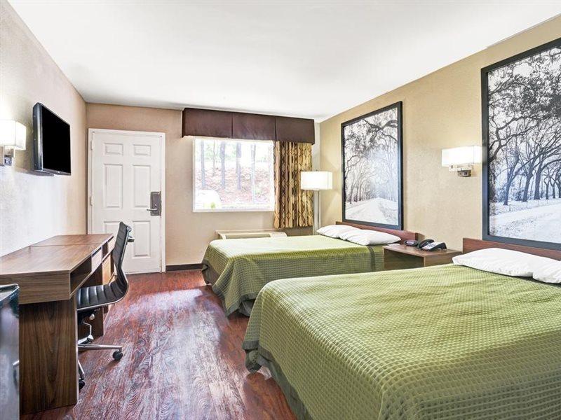 Hotel 6 Ga Airport East