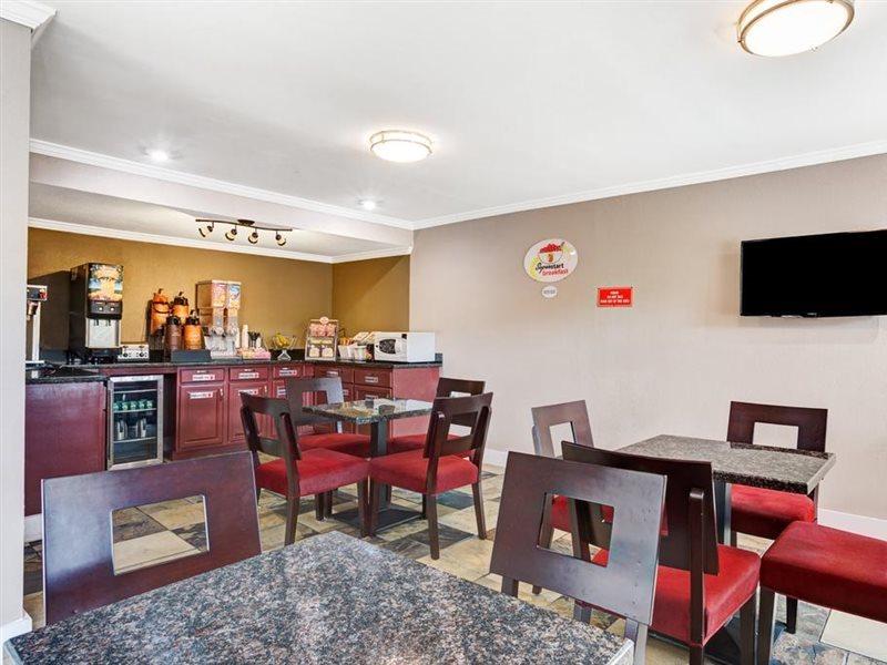6 Ga Airport East Hotel 2*