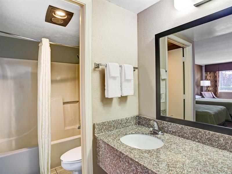 Hotel 6 Ga Airport East