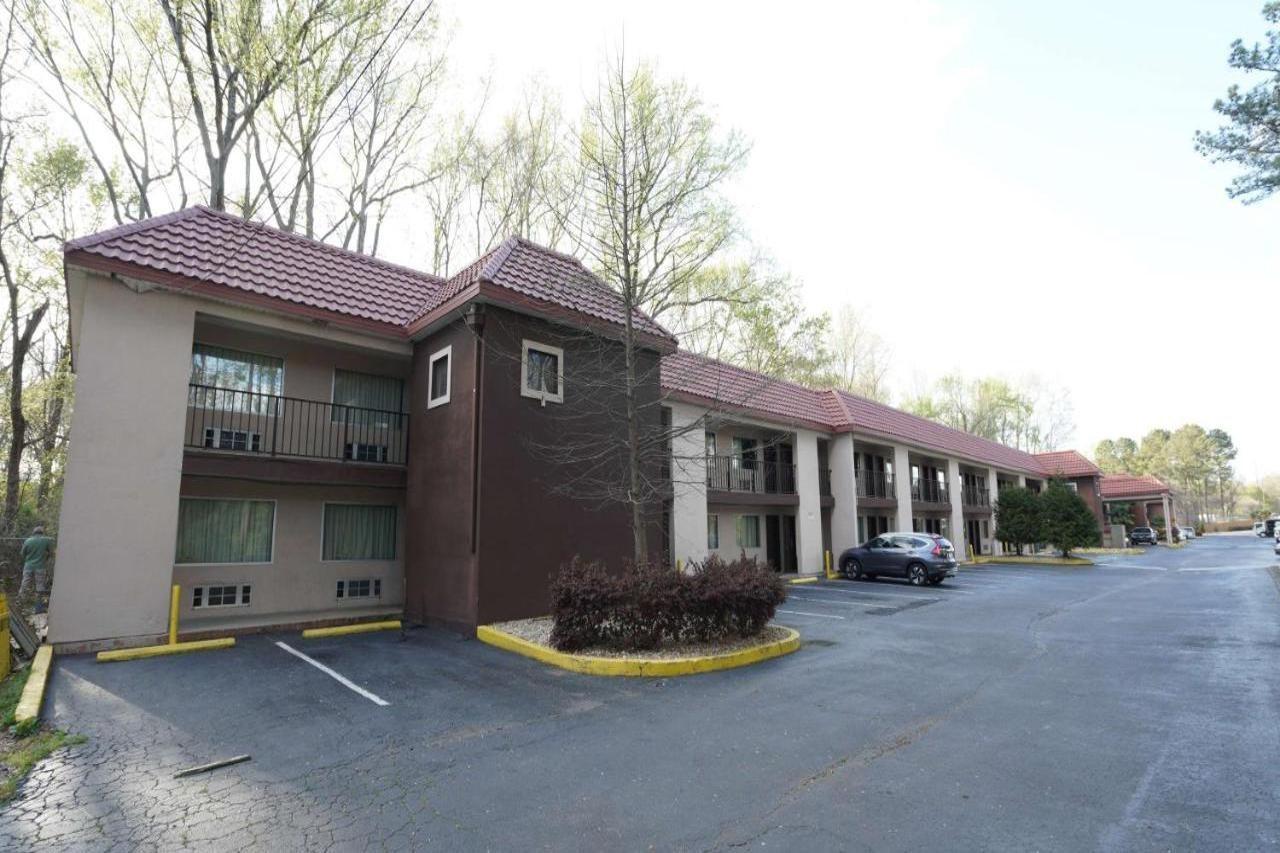 6 Ga Airport East Hotel