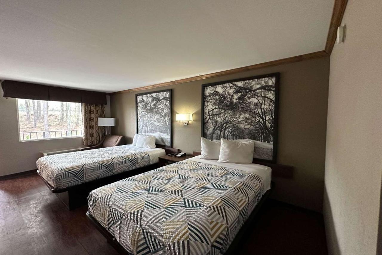 Hotel 6 Ga Airport East