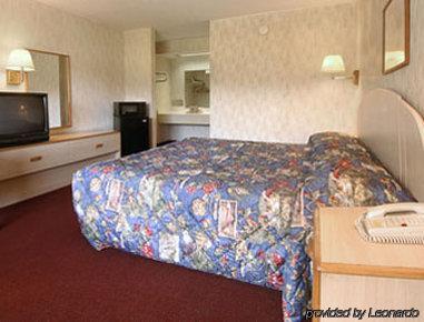 6 Ga Airport East Hotel 2*